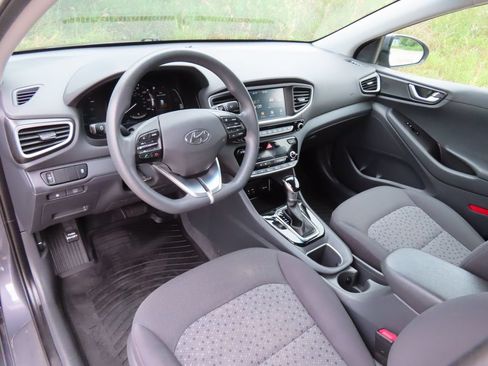 Used 2017 Hyundai Ioniq Blue FWD image 20