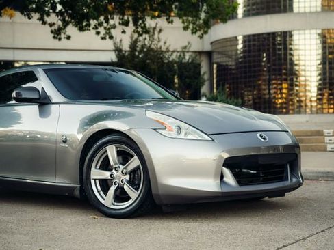 Used 2009 Nissan 370Z Coupe image 38