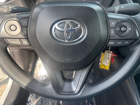 Used 2025 Toyota Corolla LE image 27