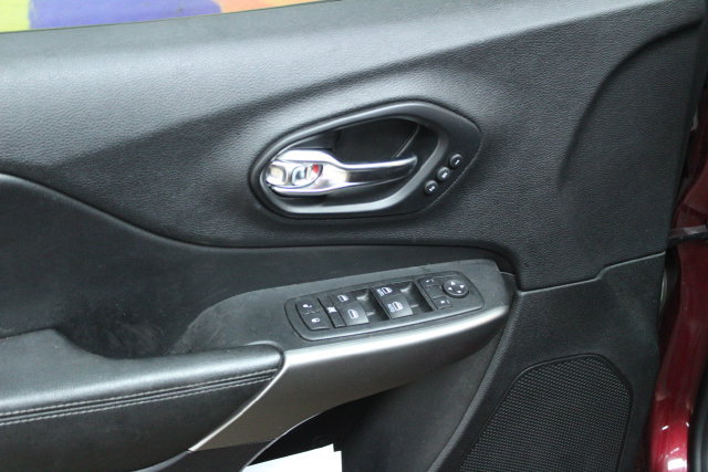 Used 2021 Jeep Cherokee High Altitude AWD/4WD image 13