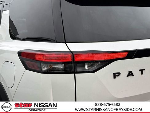 Certified 2024 Nissan Pathfinder SL w/ Black Appearance Package image 8