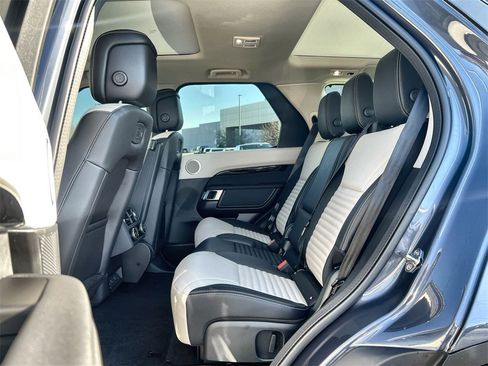 Certified 2025 Land Rover Discovery S image 15