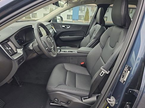 Used 2025 Volvo XC60 B5 Core w/ Climate Package image 6