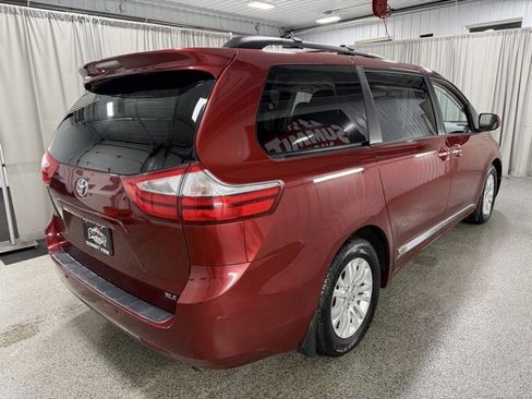 Used 2017 Toyota Sienna image 4