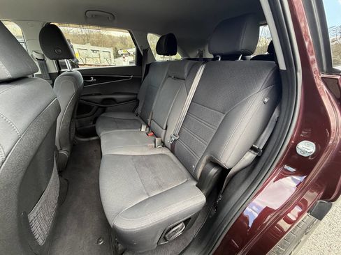 Used 2019 Kia Sorento S image 28
