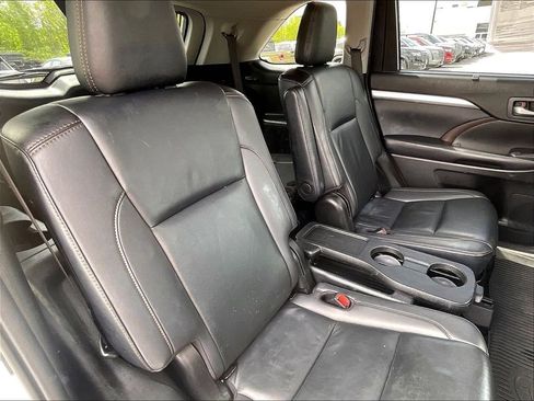 Used 2019 Toyota Highlander XLE AWD/4WD image 15