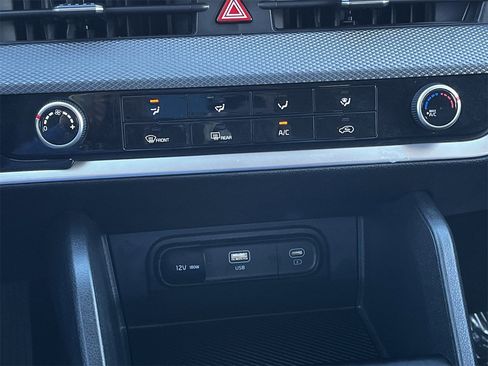 Used 2024 Kia Sportage LX image 18