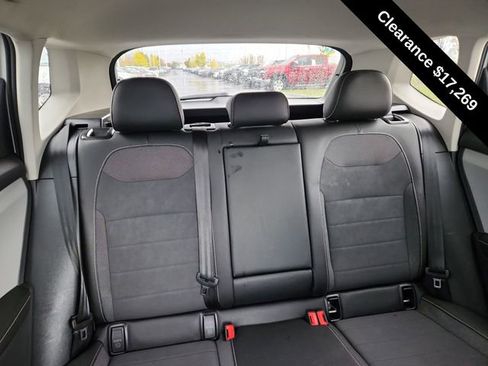 Used 2024 Volkswagen Taos SE image 25