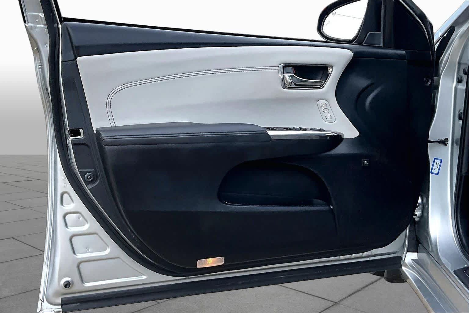 Used 2016 Toyota Avalon Limited w/ Toyota Safety Sense Package FWD image 22