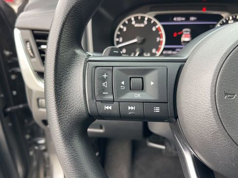 Used 2024 Nissan Rogue SV image 16