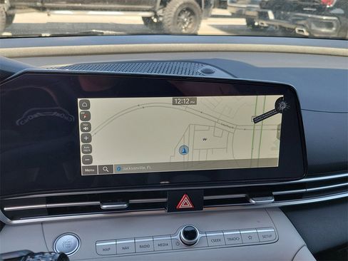 Used 2025 Hyundai Elantra Limited image 24