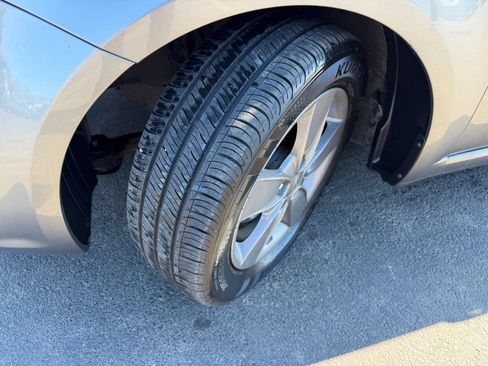 Used 2010 Kia Forte Koup EX FWD image 34