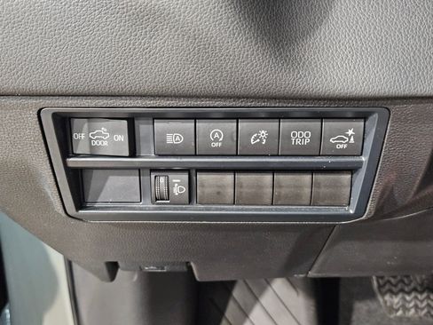 Used 2025 Toyota Tundra Limited AWD/4WD image 25