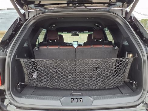 Used 2022 Ford Explorer Platinum w/ Technology Package image 11