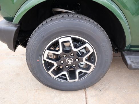 New 2025 Ford Bronco Outer Banks image 19