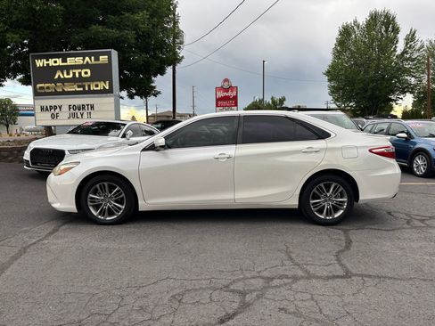 Used 2017 Toyota Camry SE image 2