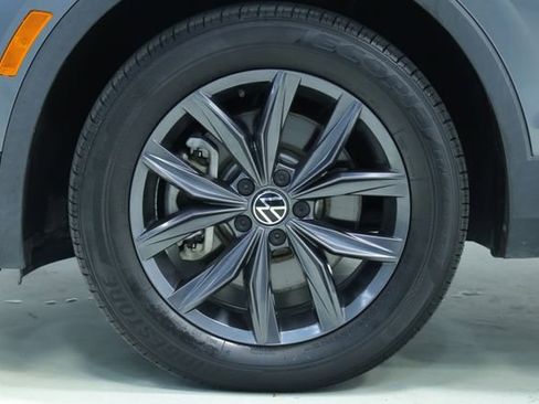 Certified 2022 Volkswagen Tiguan SE image 8