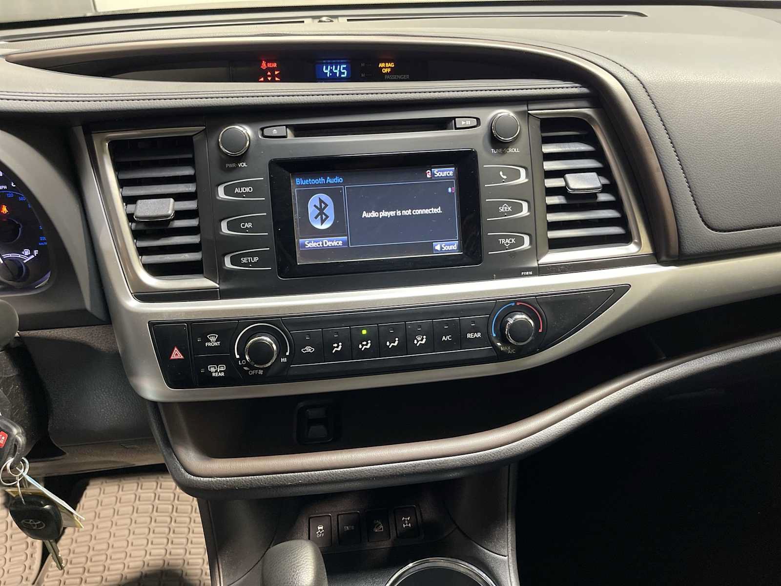 Used 2019 Toyota Highlander LE AWD/4WD image 16