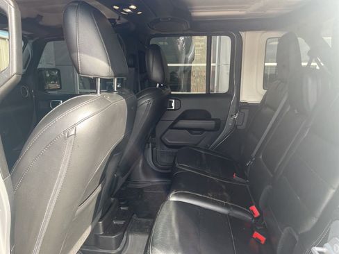 Used 2019 Jeep Wrangler Unlimited Sahara image 12