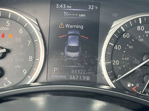 Used 2018 INFINITI Q50 Luxe image 17