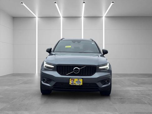 Used 2019 Volvo XC40 T5 R-Design image 2
