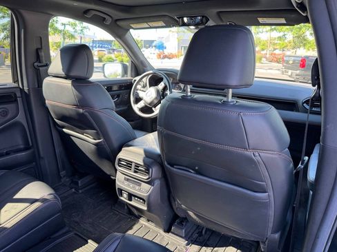 Used 2025 Honda Pilot TrailSport image 16