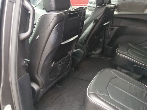 Certified 2019 Chrysler Pacifica Limited w/ S Appearance Package image 26