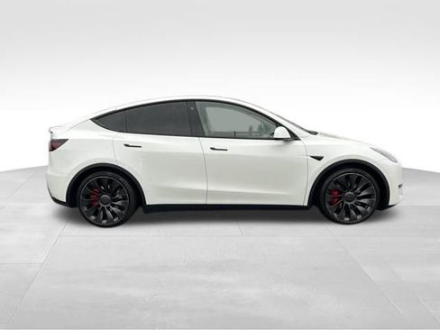 Used 2023 Tesla Model Y Performance image 9