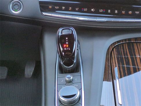 Used 2024 Cadillac Escalade Premium Luxury image 19