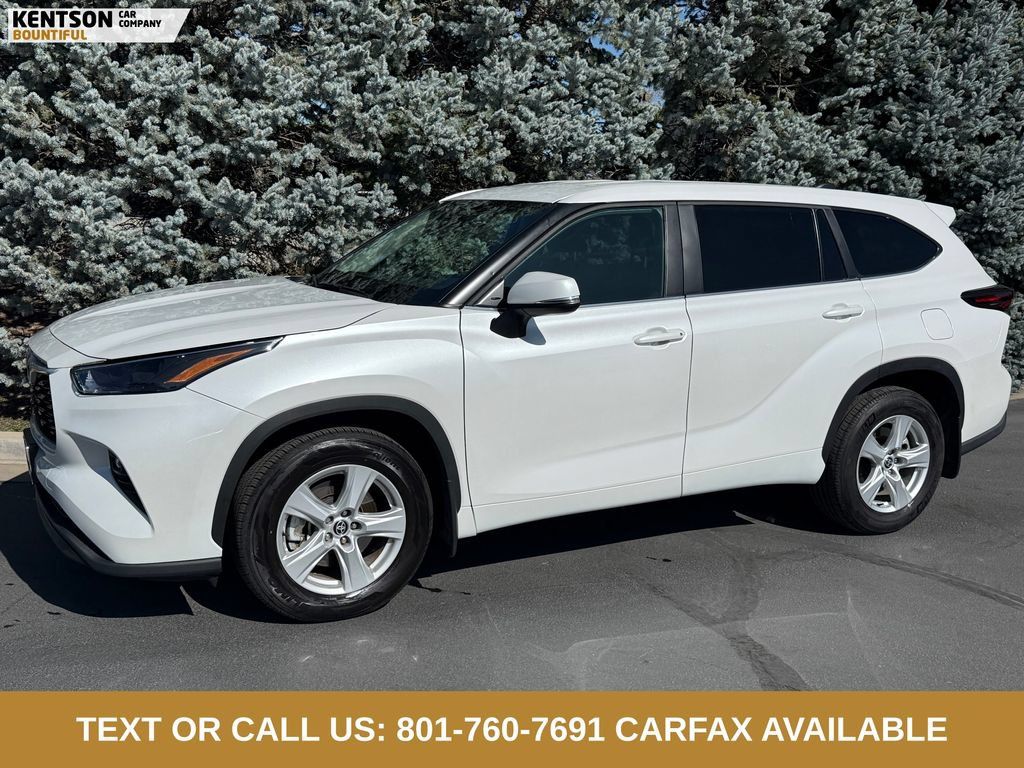 Used 2025 Toyota Highlander LE AWD/4WD image 1