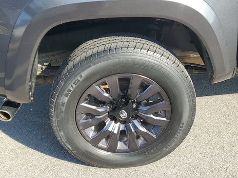 Certified 2022 Toyota Tacoma Limited w/ Nightshade Package AWD/4WD image 5