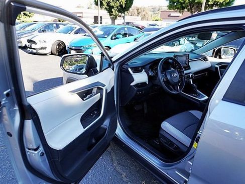 Used 2021 Toyota RAV4 XLE AWD/4WD image 37