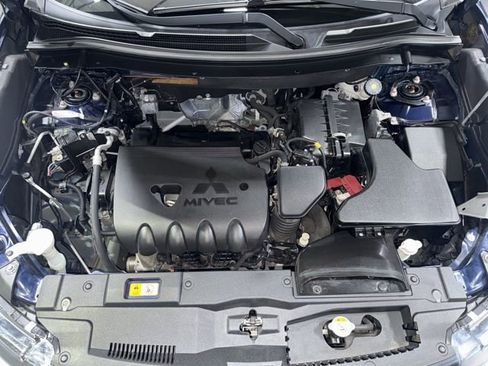 Used 2020 Mitsubishi Outlander SE image 6