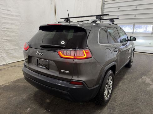 Used 2019 Jeep Cherokee Latitude Plus w/ Cold Weather Group image 2