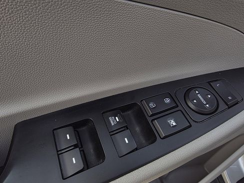 Used 2020 Hyundai Tucson SE image 12