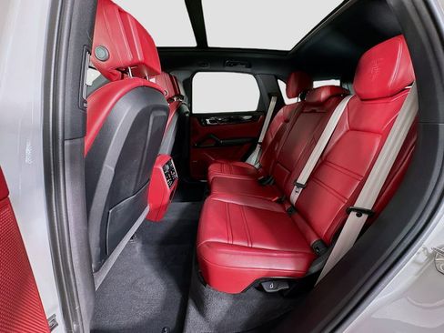Certified 2022 Porsche Cayenne Platinum Edition AWD/4WD image 24