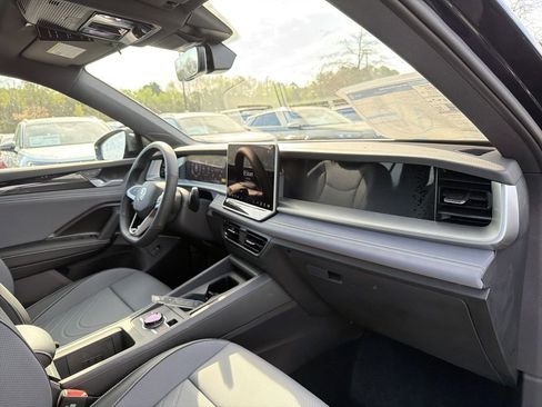 New 2026 Volkswagen Tiguan SE R-Line FWD image 20