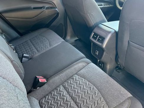 Used 2024 Chevrolet Equinox LT FWD image 19