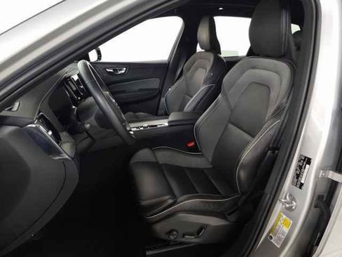 Used 2022 Volvo XC60 B5 R-Design w/ Advanced Package image 15
