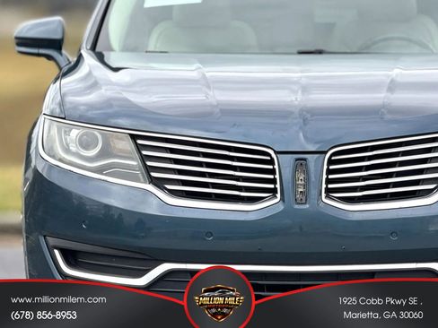 Used 2016 Lincoln MKX Reserve w/ Technology Package FWD image 11