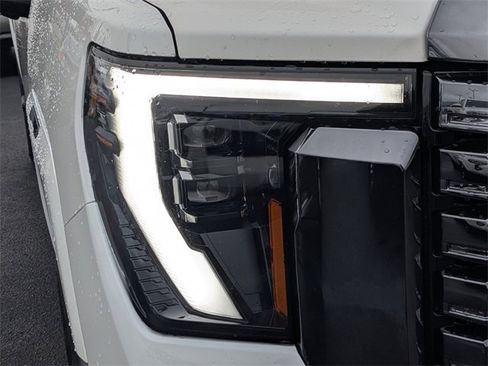 Used 2024 GMC Sierra 3500 Denali Ultimate image 10