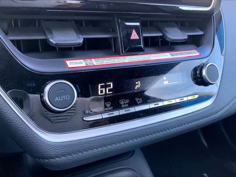 Used 2025 Toyota Corolla SE image 34