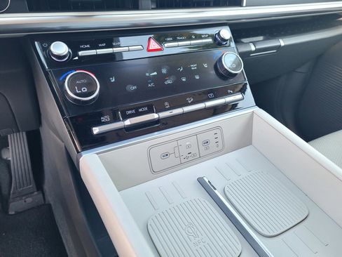 Certified 2025 Hyundai Santa Fe SEL image 18