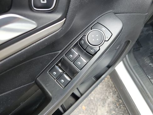 Used 2021 Ford Escape SE image 24