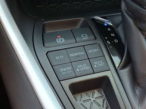 Certified 2025 Toyota RAV4 LE AWD/4WD image 24