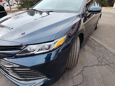 Used 2019 Toyota Camry LE image 9