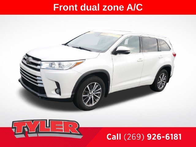 Used 2017 Toyota Highlander XLE AWD/4WD image 3