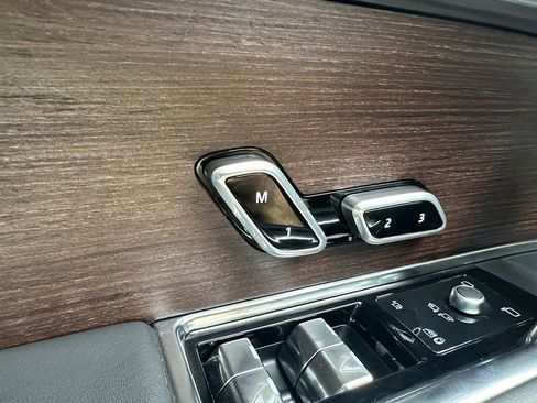 Used 2023 Land Rover Range Rover Autobiography image 29