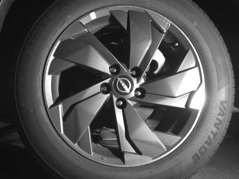 Used 2025 Nissan Rogue SV FWD image 14