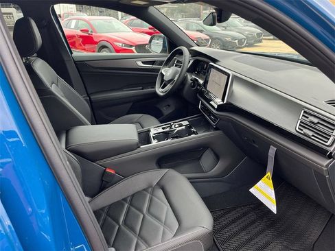 Used 2025 Volkswagen Atlas Cross Sport SE FWD image 23